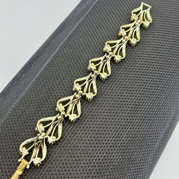 Vintage Coro Bracelet Gold Tone With Off-White Enamel Peach Colored Beads Marked - Picture 11 of 15